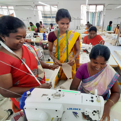 インドの女性を支援する「TriageBeaute」のパッケージ製作風景